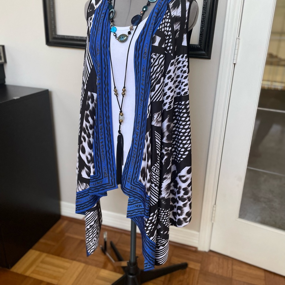 Chicos scarf vest. Size 1 (8)